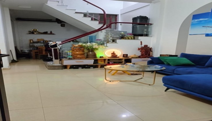 NHÀ MẶT NGÕ THÔNG - KINH DOANH - DÂN XÂY - SỔ VUÔNG
Thiết kế nhiều phòng,phù hơp với nhà nhiều người