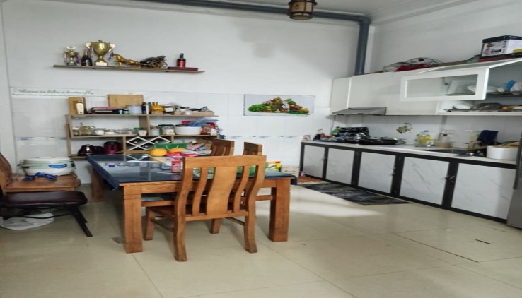 NHÀ MẶT NGÕ THÔNG - KINH DOANH - DÂN XÂY - SỔ VUÔNG
Thiết kế nhiều phòng,phù hơp với nhà nhiều người