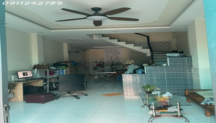 Bán nhà 3 tầng xe hơi đỗ cửa, gần chợ, cách Nguyễn Duy Trinh 500m - Tiện về Quận 2 và các Quận trung tâm - Giá rất tốt