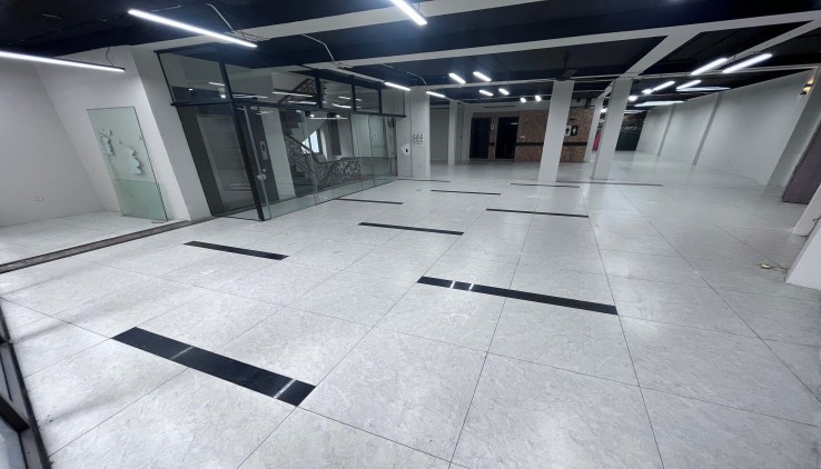 CHO THUÊ sàn văn phòng tại Ngã Tư sở DT335m2 thông sàn giá thuê ibox lh 0981263018