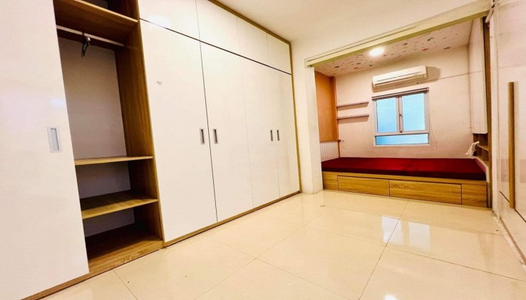 BÁN NHÀ C4 TẬP THỂ KIM LIÊN:DT 70M T2 2.65 TỶ ĐỐNG ĐA 
NHÀ ĐẸP - MẶT PHỐ LƯƠNG ĐÌNH CỦA - 3PN - 2 MẶT THOÁNG  - VIEW VƯỜN HOA- TIỆN ÍCH BẠT NGÀN -