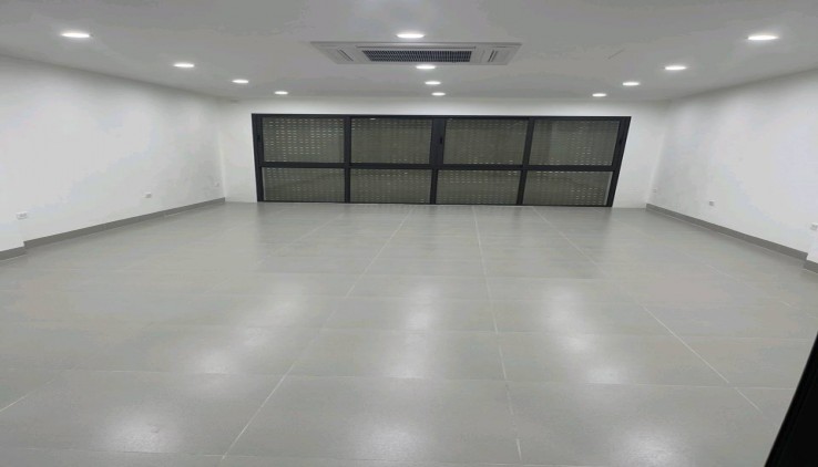 Cho thuê văn phòng tại Louis City Hoàng Mai 75m x 5 tầng mt 6m full nội thất