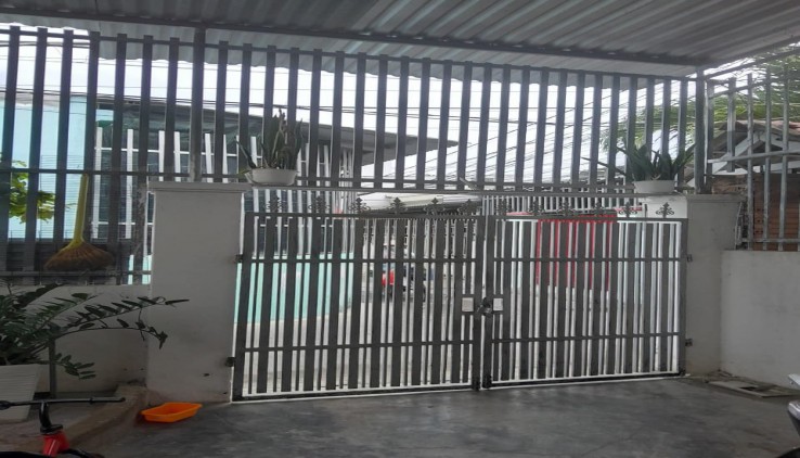 Bán nhà cấp 4 cách đường lư giang phước đồng chỉ 10m
