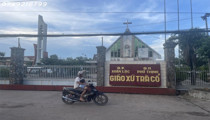 Cần bán gấp nhà Bình Minh Trảng Bom Đồng Nai sổ riêng thổ cư . Gía bán trọn sổ 1 tỷ 6. 1 sẹc QL1A.
