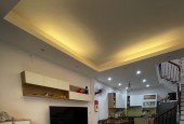 Bán nhà chính chủ tự thiết kế Dt 40m2, 5 Tầng . Giá chào 4.5 tỷ . Ngõ thông .Oto gửi cách nhà 5m