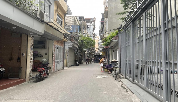 Bán nhà 54m2 tại ngõ 197 đường Hoàng Mai giá tốt 0988865556