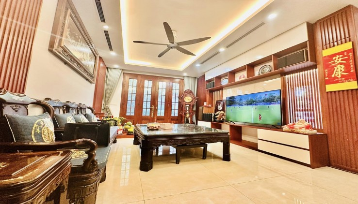 Biệt Thự Siêu Vip Quận Long Biên, Khu đô thị Sài Đồng 216m x 5T x Mt 12.7m. Giá 46 tỷ.