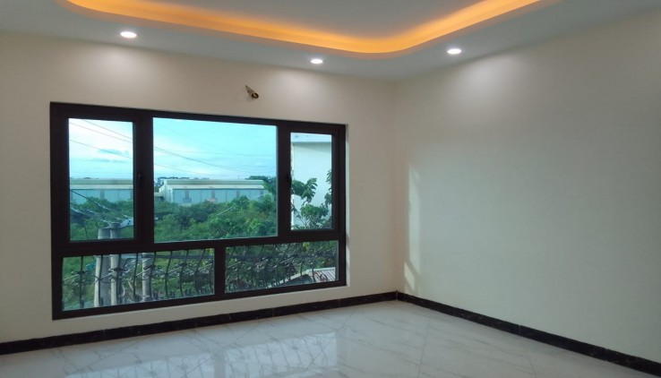 Cc gửi bán nhà 4 tầng, 37.3m2, giá chỉ 3.x tỷ (x nho nhỏ), mt 5m, hậu 5.1 m, tại Tràng An, tt Chúc Sơn, Chương Mỹ, Hà Nội, ô tô vào nhà, gara, giáp