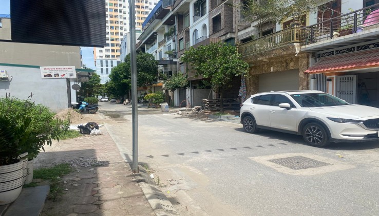 Cc F0 gửi bán nhà 4.5 tầng LK4 KĐT Lộc Ninh 67.5m2, tt Chúc Sơn, Chương Mỹ, HN, kinh doanh, văn phòng, spa, ô tô tránh