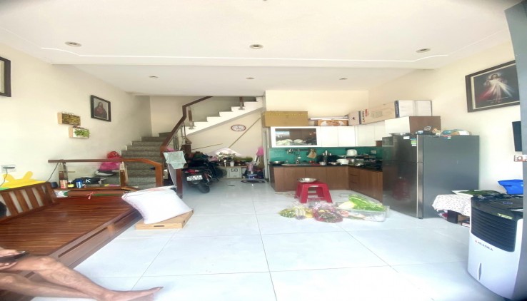 CHỈ 2.05 TỶ NHÀ 3 TẦNG MỚI ĐẸP HẺM XE HƠI ĐI BỘ RA CHỢ HIỆP THÀNH QUẬN 12.