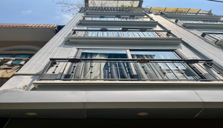 PHÂN LÔ TRẦN QUỐC HOÀN - GARA OTO VỈA HÈ  OTO TRÁNH  NGÕ THÔNG KD, 40m 6TẦNG  4M MT , 14 TỶ