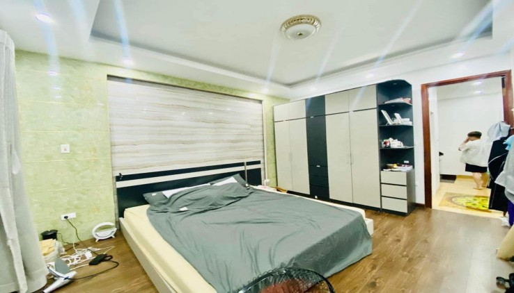 NHÀ ĐẸP - LÔ GÓC 3 THOÁNG - GIANG VĂN MINH : DT: 30M 5TẦNG