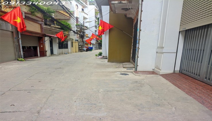 Gia đình chuyển nhượng đất; ô tô vào nhà số 19 ngõ 60 phố Yên Lạc Hà Nội