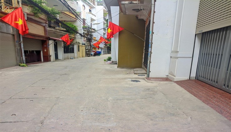 Chính chủ bán nhà phân lô quân đội, ô tô vào nhà phố Yên Lạc, Hà Nội