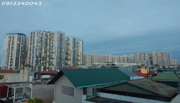 Gia đình tôi chuyển nhượng đất; ô tô vào nhà số 19 ngõ 60 phố Yên Lạc Hà Nội