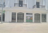 Nhà phố tiện nghi, gần chợ Tây Ninh, giá cực tốt