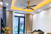 Bán nhà đẹp Cầu Giấy ở ngay, lô góc 40m2 x 5T. Ngõ nông, thông thương các ngả.