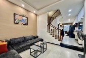 Bán nhà hẻm 4m 4 tầng 8PN Cách Mạng Tháng 8. Q3. DT 5.5x10m