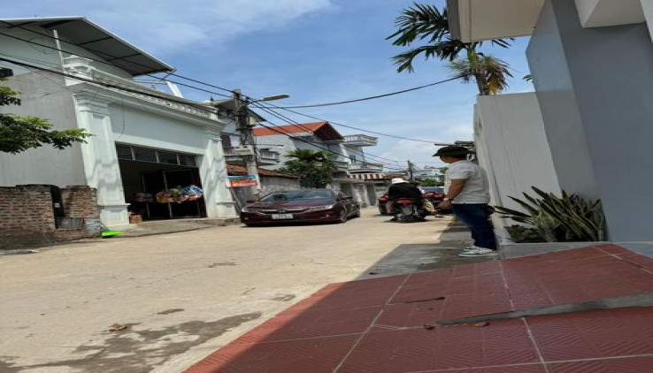 Chỉ hơn 800 triệu!
- Chính chủ gửi em bán độc quyền lô đất 
42m2 thôn Yên Kiện, xã Đông Sơn, Chương Mỹ, HN
- Đường thông ô tô vào tận đất 
- Full