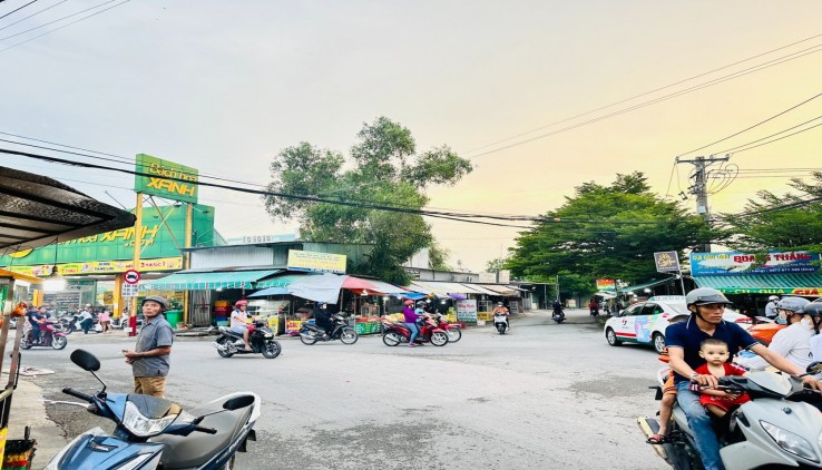 Sổ riêng 1 trệt 1 lầu nhà như hình đã lên thổ cư bán gấp trả nợ