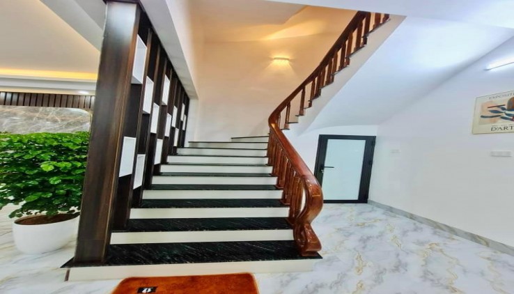 Ba Đình - Chưa đến 8 tỷ cho căn nhà mới đẹp Kim Mã, 45m2 5 tầng, MT rộng.