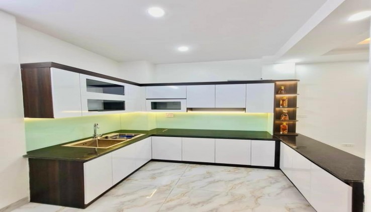 Ba Đình - Chưa đến 8 tỷ cho căn nhà mới đẹp Kim Mã, 45m2 5 tầng, MT rộng.