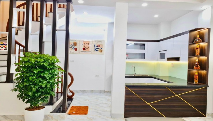 Ba Đình - Chưa đến 8 tỷ cho căn nhà mới đẹp Kim Mã, 45m2 5 tầng, MT rộng.