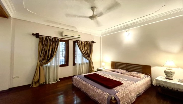 Nguyễn Khánh Toàn 109M 5T 6MT 
GIÁ 22.8 tỷ Cầu Giấy 

GẦN PHỐ, 2 THOÁNG TRƯỚC SAU, CÓ CHỖ LẮP THANG MÁY, MẶT NGÕ KINH DOANH, ĐỒ GỖ TIỀN TỶ