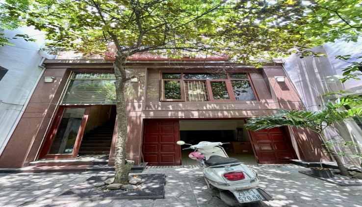 Nguyễn Khánh Toàn 109M 5T 6MT 
GIÁ 22.8 tỷ Cầu Giấy 

GẦN PHỐ, 2 THOÁNG TRƯỚC SAU, CÓ CHỖ LẮP THANG MÁY, MẶT NGÕ KINH DOANH, ĐỒ GỖ TIỀN TỶ