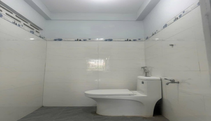 Cần bán nhà 2 tầng hẻm phường Ngọc Hiệp TTTP Nha Trang. 
- Vị trí gần chợ phương Sài, Cách ga Nha Trang chỉ 400m