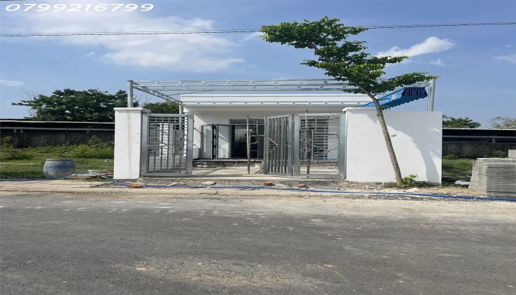 Nhà đẹp Bình Minh Trảng Bom Đồng Nai cần bán gấp trọn sổ 1 tỷ 6 hỗ trợ 3 bên. 1 sẹc QL1A , LH 0799 216 799 em Trinh.