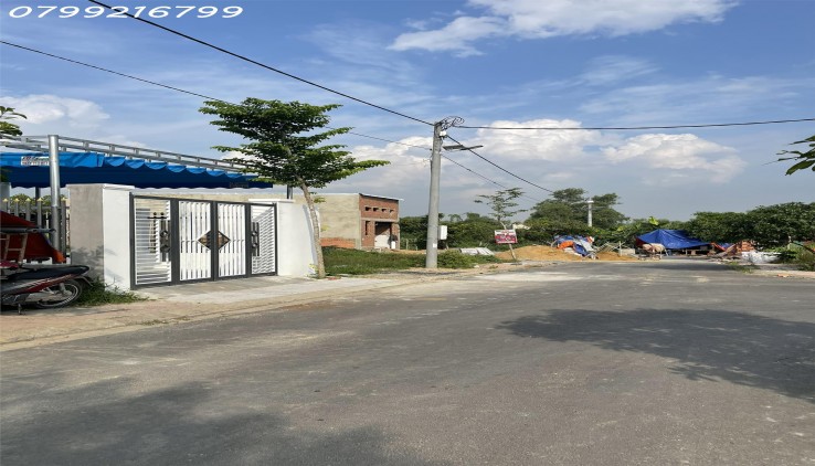 Nhà Bình Minh cần bán gấp sổ riêng thổ cư trọn sổ 1 tỷ 6 hỗ trợ vay 3 bên. 1 sẹc QL1A , LH 0799 216 799 em Trinh.