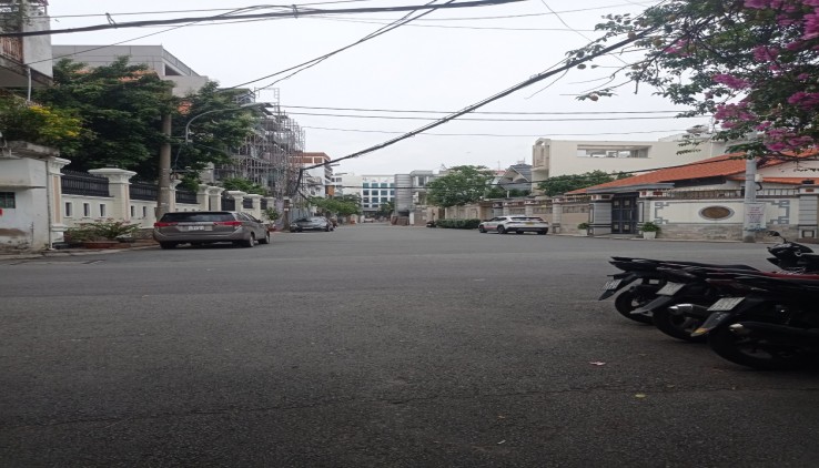 Chính chủ cho thuê Nhà Mặt Tiền 28 Nguyễn Hiền, Q3 - Cư Xá Đô Thành.18 Triệu. LH 0905809747