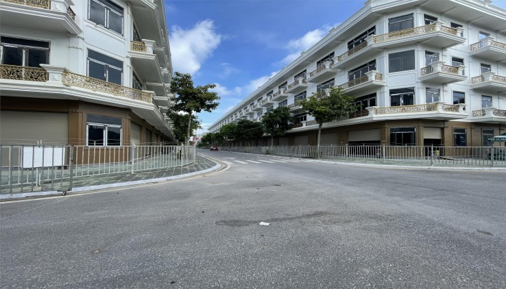 SHOPHOUSE VIEW 3 TÒA CHUNG CƯ. BÀN GIAO NHÀ, NHẬN SỔ NGAY.  CĐT: 0966 343 969