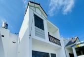 nhà lầu 6.5m x 15m sổ riêng thổ cư đường ô tô vào tận nhà
