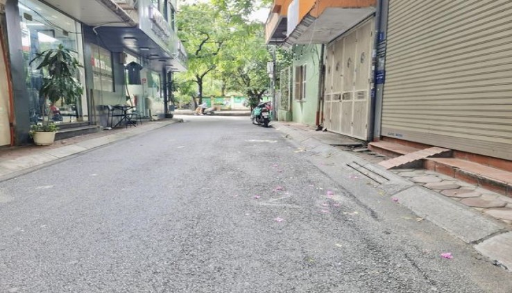 BÁN NHÀ SÁT MẶT PHỐ NGUYÊN HỒNG 49M2 5T 3,8M MT GIÁ CHÀO 21 TỶ ĐỐNG ĐA VỈA HÈ Ô TÔ KINH DOANH.