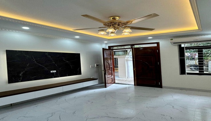 BÁN NHÁ Đường Cầu Giấy ; Diện Tích40m2 ; 4Tầng  Mặt Tiền 3.5 ; Giá Chào 8.15 tỷ Cầu Giấy Hà Nội