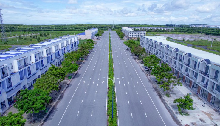 Đường cao tốc TP.HCM - Thủ Dầu Một - Chơn Thành được xem là tuyến cao tốc mới nhất nối TP.HCM và tỉnh bình dương, Bình Phước đang xúc tiến để gia công
