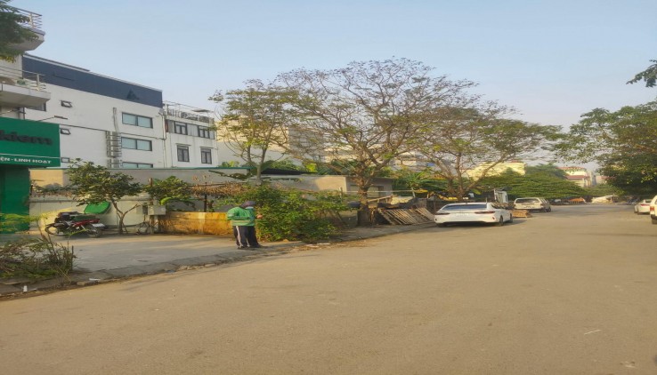 - Bán lô đất dv  Tân Việt, Hoài Đức .
- DT 55m mt 3.7m  .Hướng tây nam sau thoáng .
-  Giá đầu tư  : 6.x tỷ