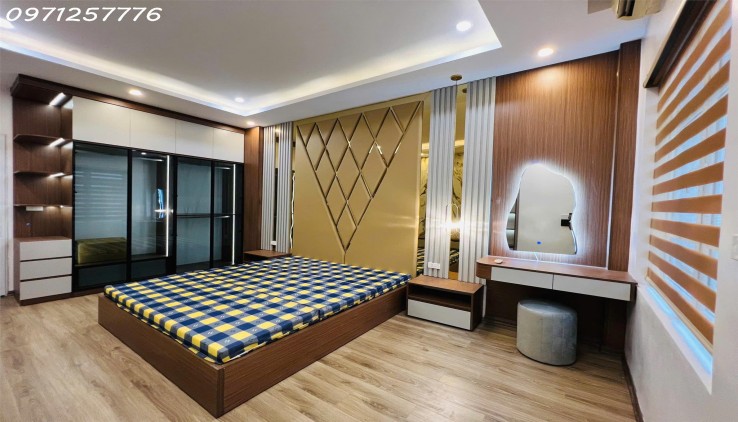 CHÍNH CHỦ BÁM NHÀ-KIM GIANG-HOÀNG MAI-DT:37M2-MT3,7M2-4TANG- GIÁ 5,56TY- OTO TRÁNH BA GÁC CÁCH 10M- RA MẶT PHỐ 100M RA MẶT PHỐ.