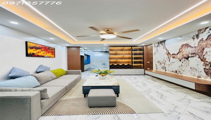 CHÍNH CHỦ BÁM NHÀ-KIM GIANG-HOÀNG MAI-DT:37M2-MT3,7M2-4TANG- GIÁ 5,56TY- OTO TRÁNH BA GÁC CÁCH 10M- RA MẶT PHỐ 100M RA MẶT PHỐ.