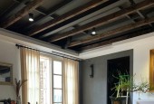 Căn nhà ẩn mình trong phố cổ quận Hoàn Kiếm, được chủ nhà là kiến trúc sư thiết kế theo phong cách biệt thự Pháp