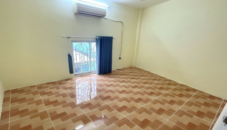 DIỆN TÍCH 76M2 CHỈ 4.65 TỶ, NHÀ 2 TẦNG NGANG 4.7 NỞ HẬU 8M DÀI 15M, NHÀ MỚI Ở NGAY, CÁCH PHẠM VĂN ĐỒNG 50M.