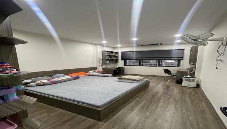 Bán nhà 4 tầng xe tăng tránh, mặt Ngô Thì Nhậm, 36 m2 4 tầng