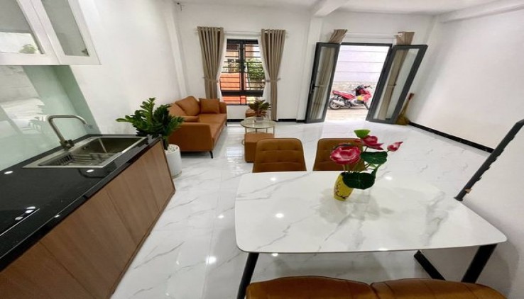 Đường Nguyễn Chí Thanh Quận 10 Phường 2.