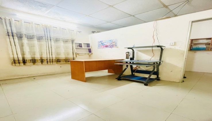 BÁN NHÀ GẤP XE TẢI THÔNG CHỈ 1TỶ89, NHÀ 2 TẦNG SHR, 44M2 NGANG HƠN 7.3M, NGAY CHỢ HÓC MÔN. HIẾM CÓ KHÓ TÌM.