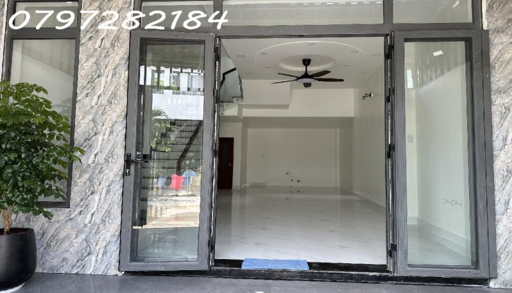 NHÀ MỚI ĐẸP  Ở NGAY - NỘI THẤT CAO CẤP - HẺM XE HƠI -LONG TRƯỜNG -3 TẦNG -3PN- Q9
