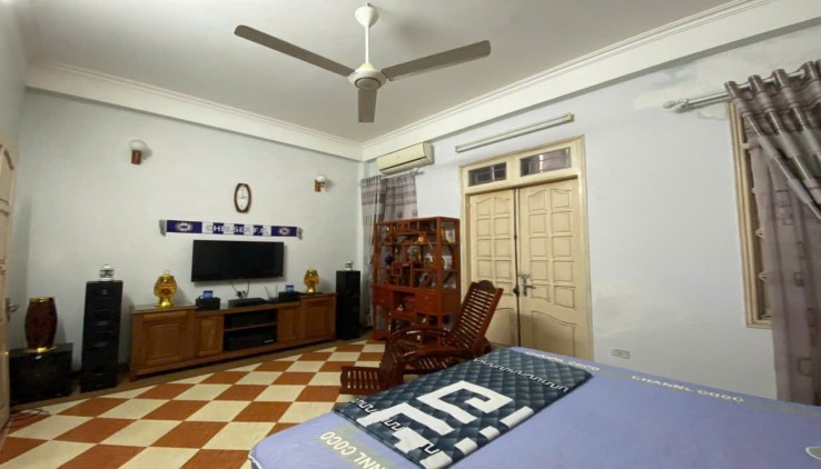 Chỉ với hơn 9,75 tỷ, bạn có thể sở hữu ngay căn nhà diện tích 45m2, xây kiên cố 4 tầng, cách Hồ Linh Quang 15m, 0902318197