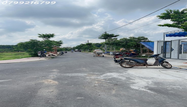Nhà đẹp Bình Minh Trảng Bom Đồng Nai 1 sẹc QL1A trọn sổ 1 tỷ 6 hỗ trợ vay 3 bên. LH 0799216799 em Trinh.