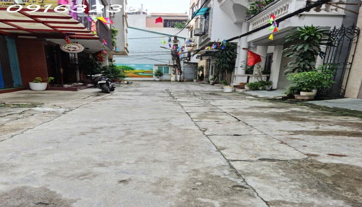 PHÂN LÔ_ ÔTÔ TRÁNH _ DT.70M_MT4.5 Xây 7T THang Máy _ 12,5TỶ **Cách Đại Học Thương Mại 10 phút đi xe